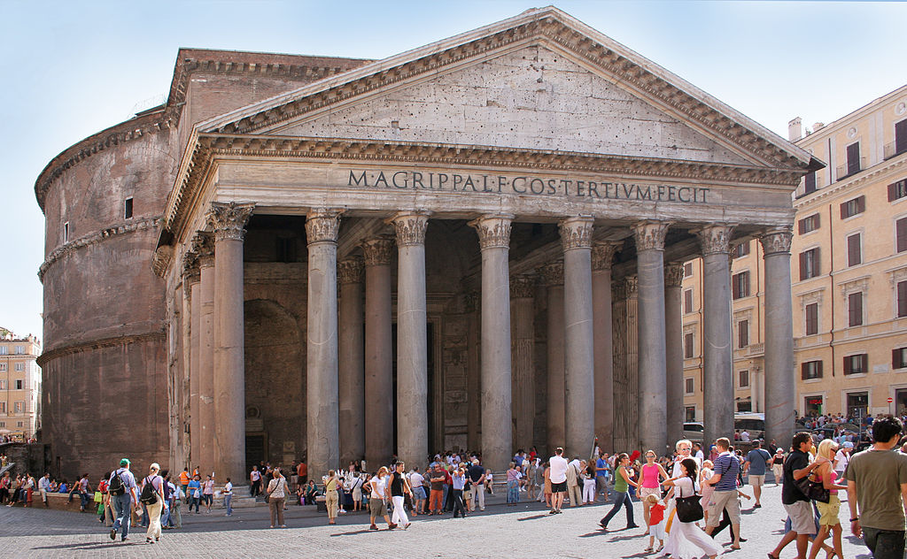 Seeing the Pantheon is one of the best Things to do in Rome with locals ... photo by CC user Roberta Dragan on wikimedia commons